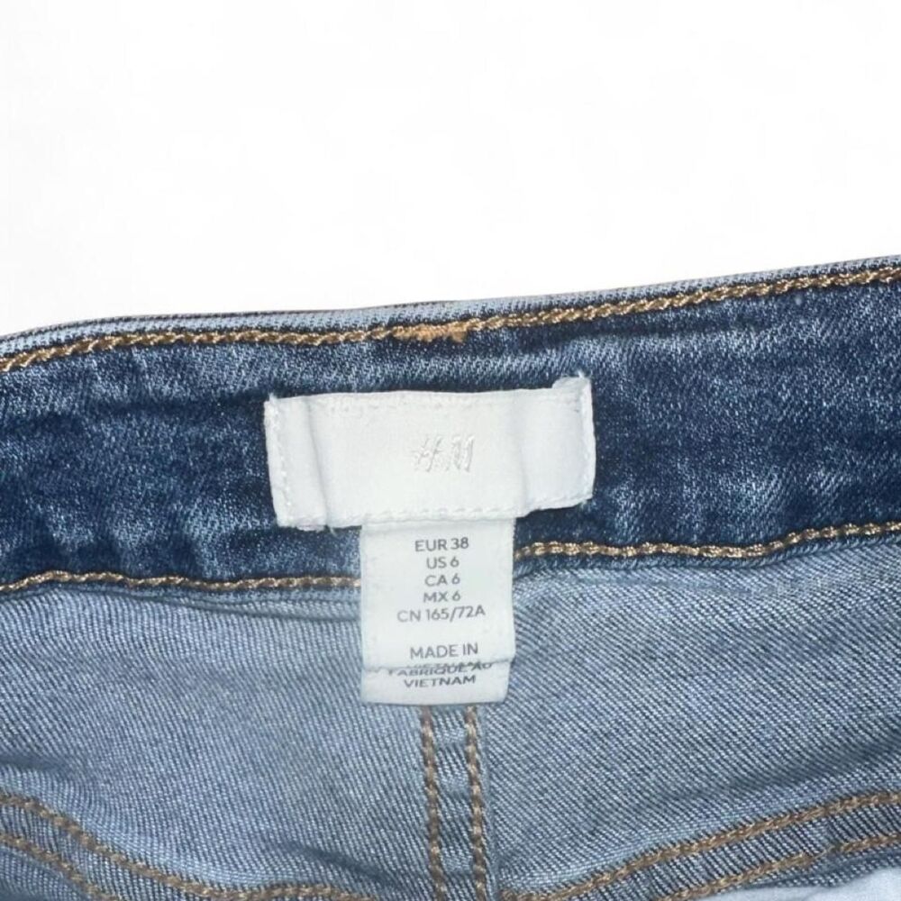 H&M Shorts - Picture 2 of 3